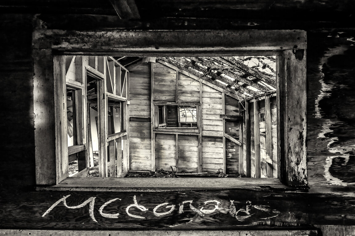Abandoned house bw