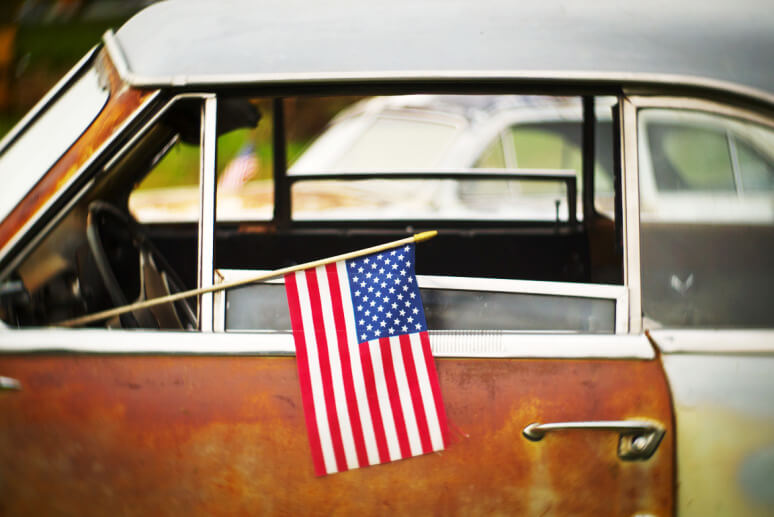 rusty-car-with-flag-2